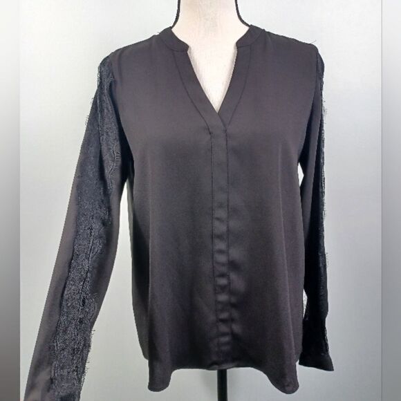 ‼️final must bundle‼️ JLO Jennifer Lopez Blouse Lace Sleeves V-neck Black - Picture 2 of 6